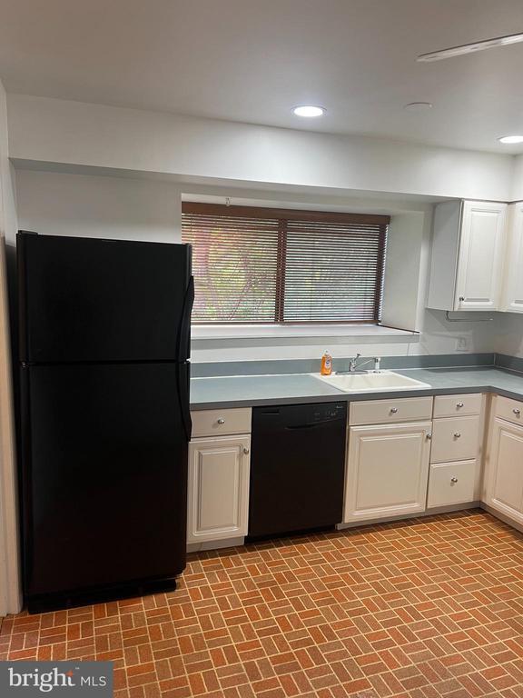 Building Photo - 2040 Golf Course Dr