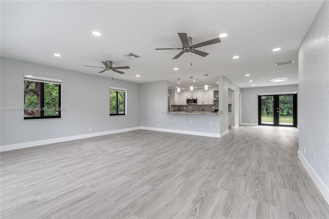 Building Photo - 4660 SW 128th Ave
