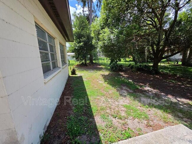 Building Photo - 1103 N Crystal Terrace