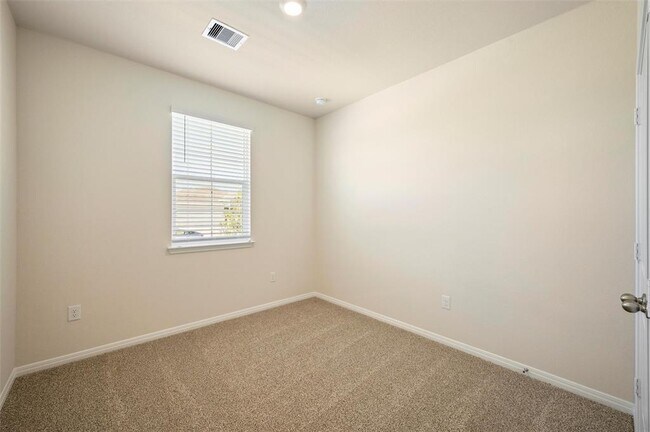 Building Photo - 224 Kickapoo Ln