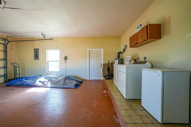 Building Photo - 2925 Magdalina Dr