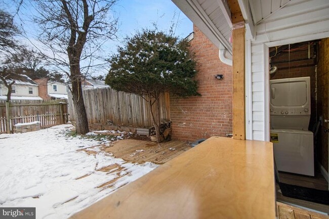 Building Photo - 9838 Town Ln