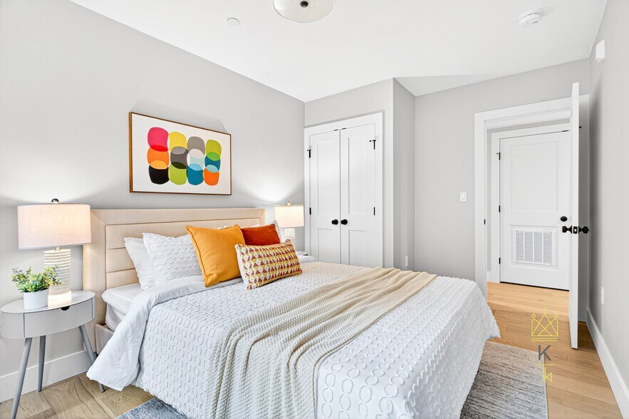 Building Photo - 584 Cambridge St