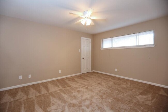 Building Photo - 7802 Valley View Ln
