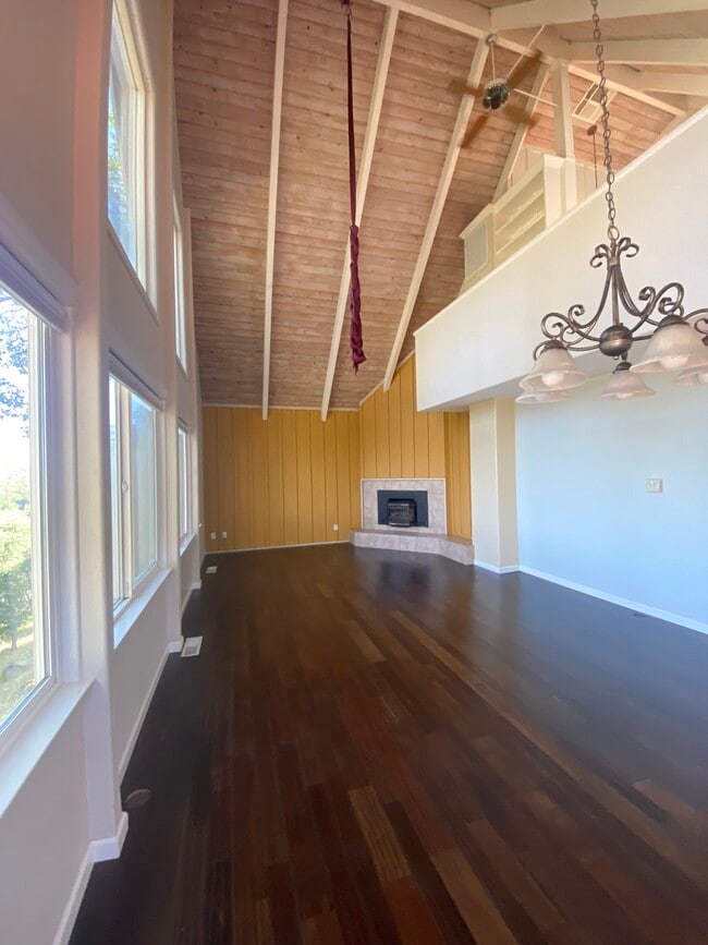 Building Photo - 14002 Hemlock Dr