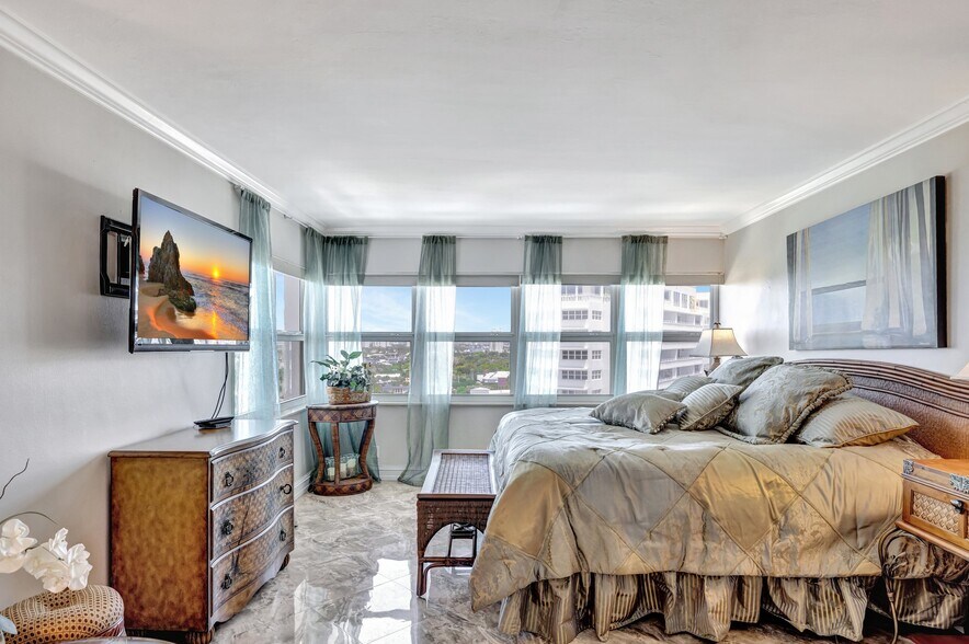 Building Photo - 2100 S Ocean Dr