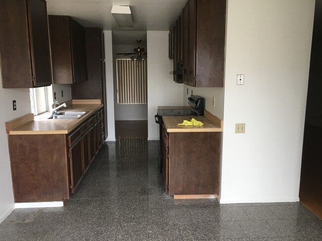 Building Photo - Beautiful 3BR/2BA Home In Family Neighborh...