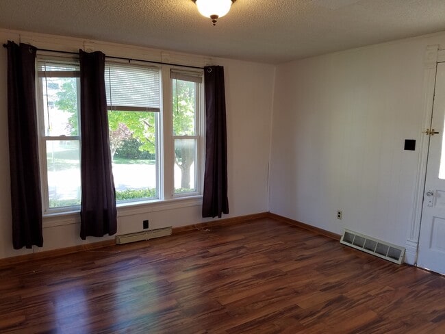 Building Photo - 622 W 18th St