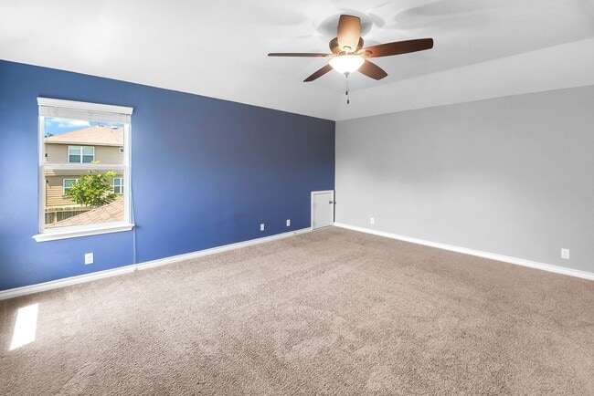 Building Photo - 4 Bedroom/2.5 Bath Tausch Farm Subdivision
