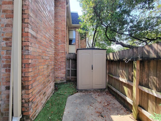 Building Photo - 1601 S Shepherd Dr