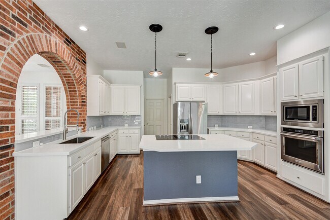 Building Photo - 203 Hazelcrest Dr