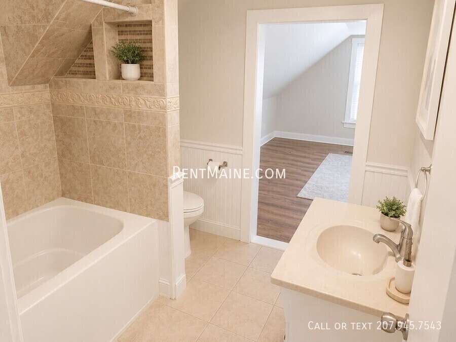 Building Photo - 58 Elm St