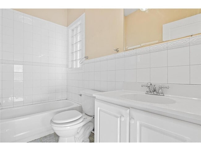Building Photo - 2222 N Girard Ave