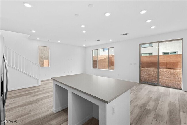 Building Photo - 5774 Aurora Gale Ct