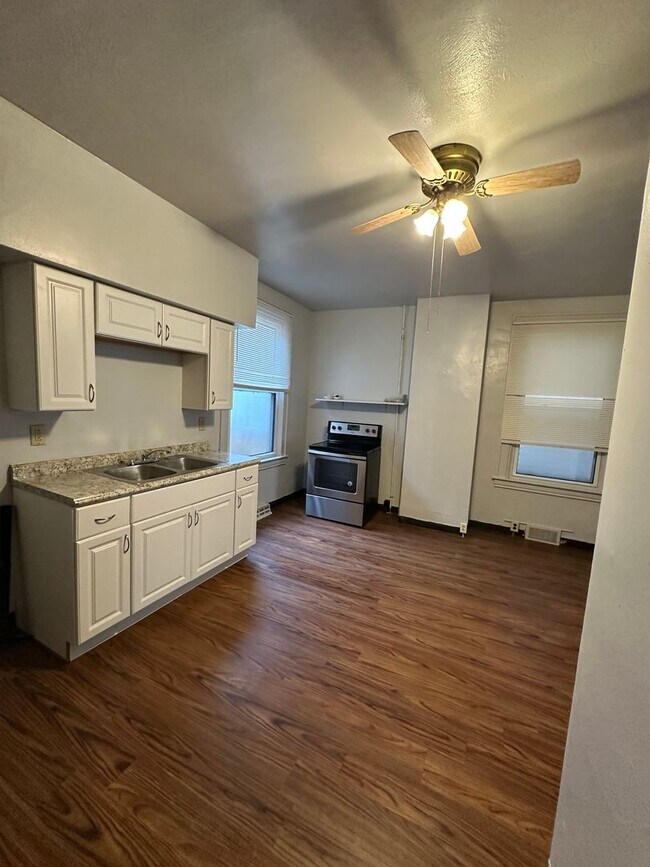 Building Photo - 526 Westinghouse Ave