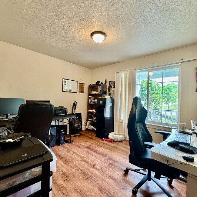 Building Photo - Cute 3 bed 2 bath unit for rent!