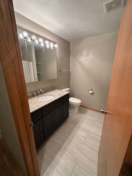 Main Bathroom - *New Remodel* - 325 Cordy Lane
