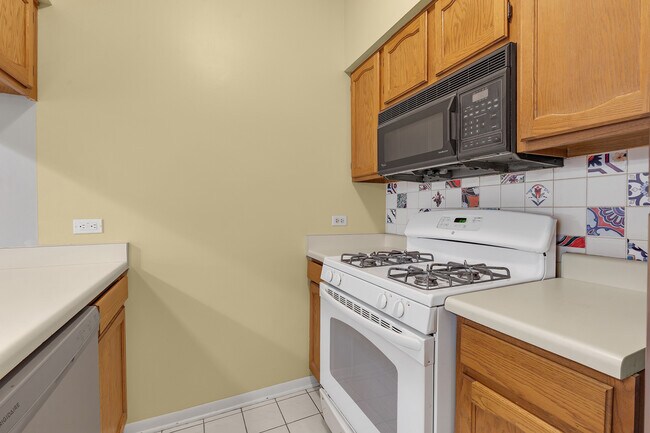 Building Photo - 1126 Regency Dr