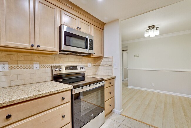 Building Photo - 2/2 Downstairs Condo in a Great Location Nestled Behind EBAY in The Hamilton Corners Community