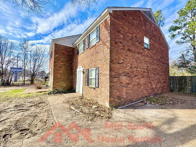 Building Photo - 1742 E Holmes Rd