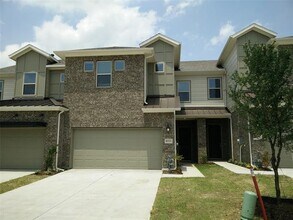 Building Photo - 8313 Oxalis Ln