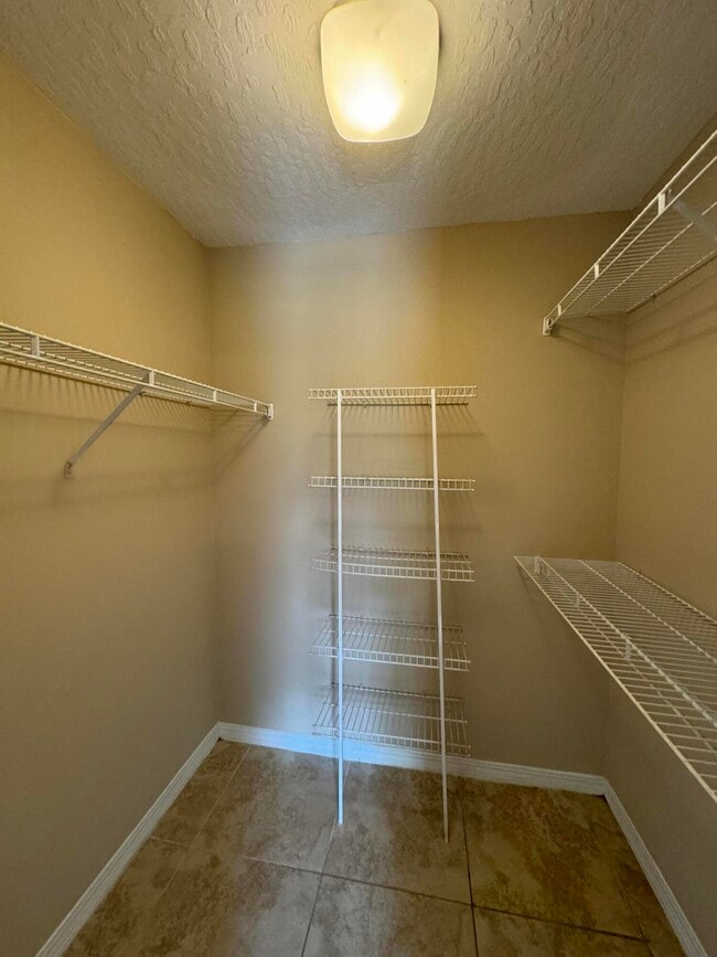 Building Photo - 7667 N Wickham Rd