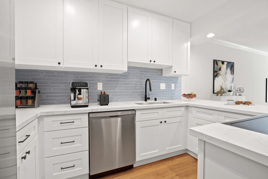 Primary Photo - Montana Avenue