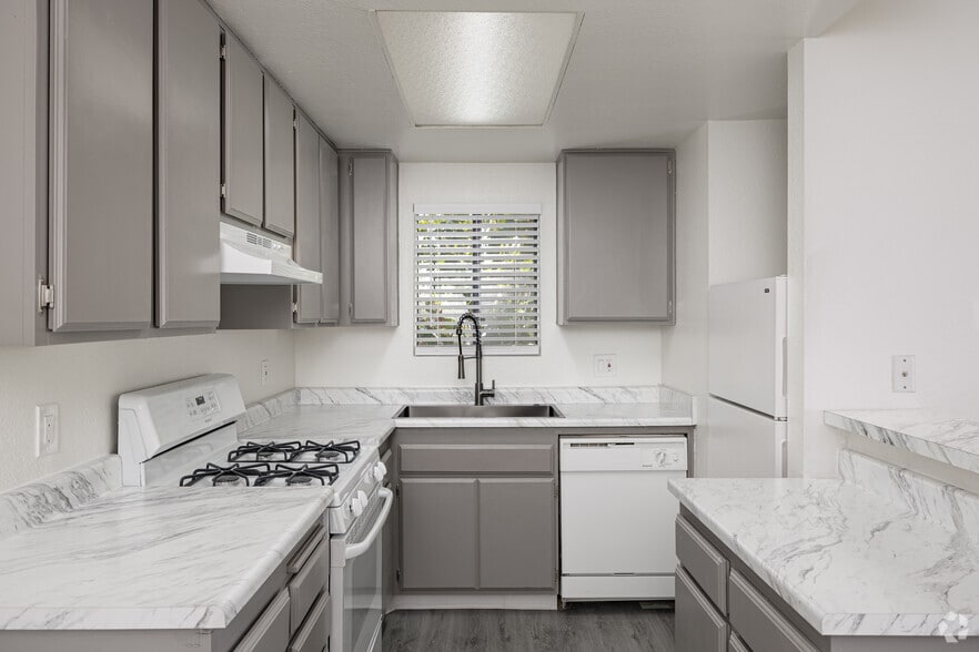 Primary Photo - Legacy Residential *$600 Off*