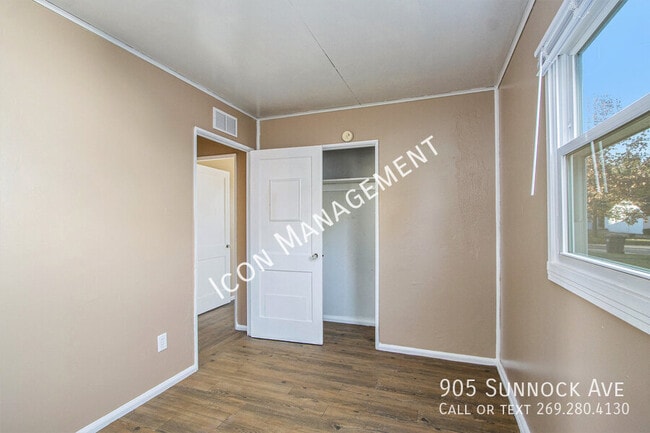 Building Photo - 905 Sunnock Ave