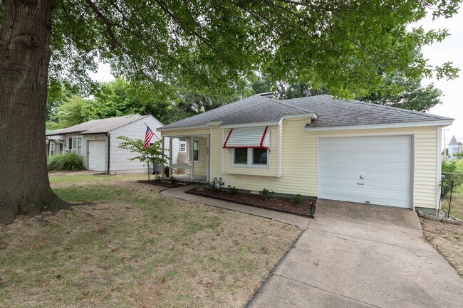 Building Photo - Beautiful 2 Bedroom, 1 Bath Home Coming Soon!