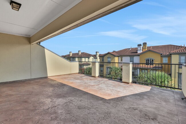 Building Photo - 12 Tassia Ln