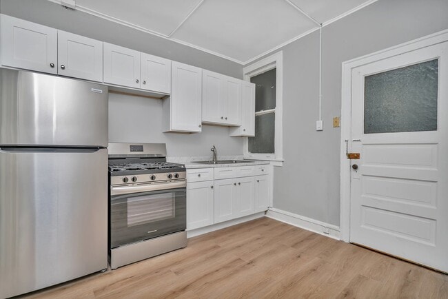 Building Photo - 808 W Arlington Ave