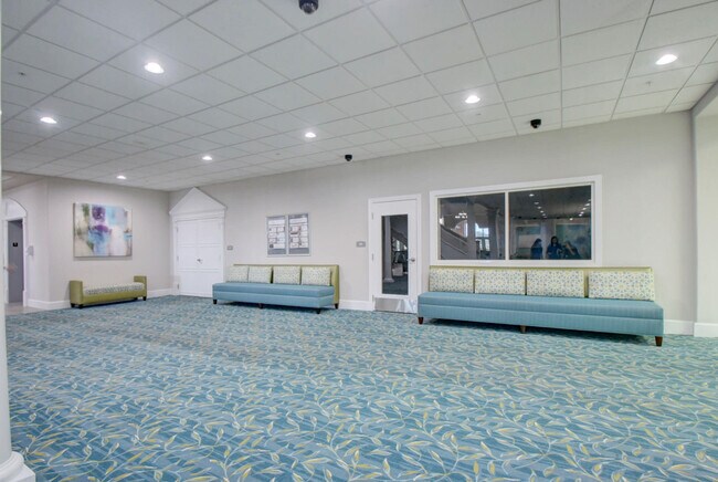 Building Photo - 489 Burgundy P