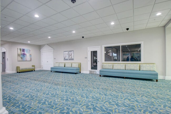 Building Photo - 490 Flanders Dr