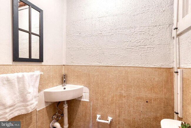 Building Photo - 130 Dumbarton Rd