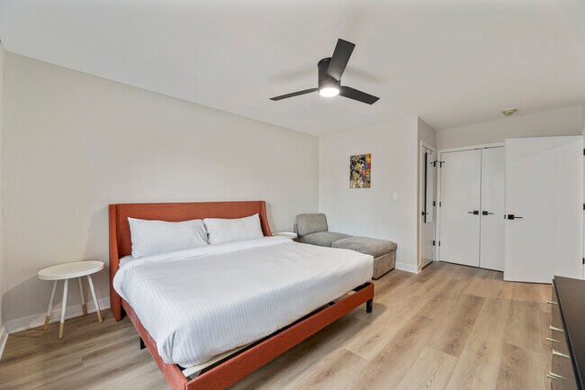 Building Photo - 7109 N Western Ave