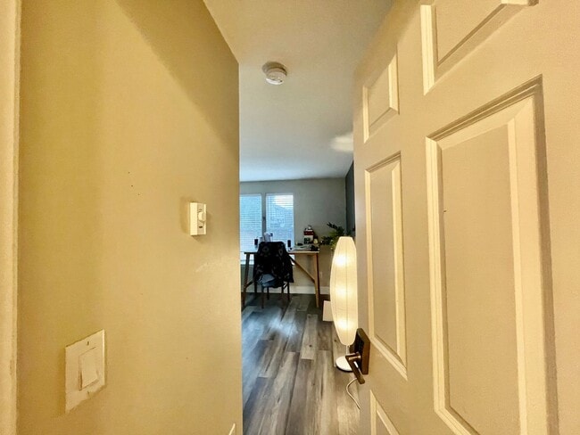 Building Photo - Incredible SE Hazelwood 2 Bedroom + 1 Bathroom Condo w/ included Garage and Washer & Dryer!!