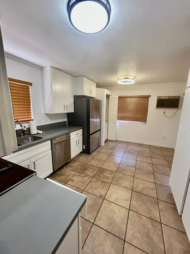 Building Photo - Available Now! Spacious 2BD/2BA Condo in Prime Del Cerro Location near SDSU!