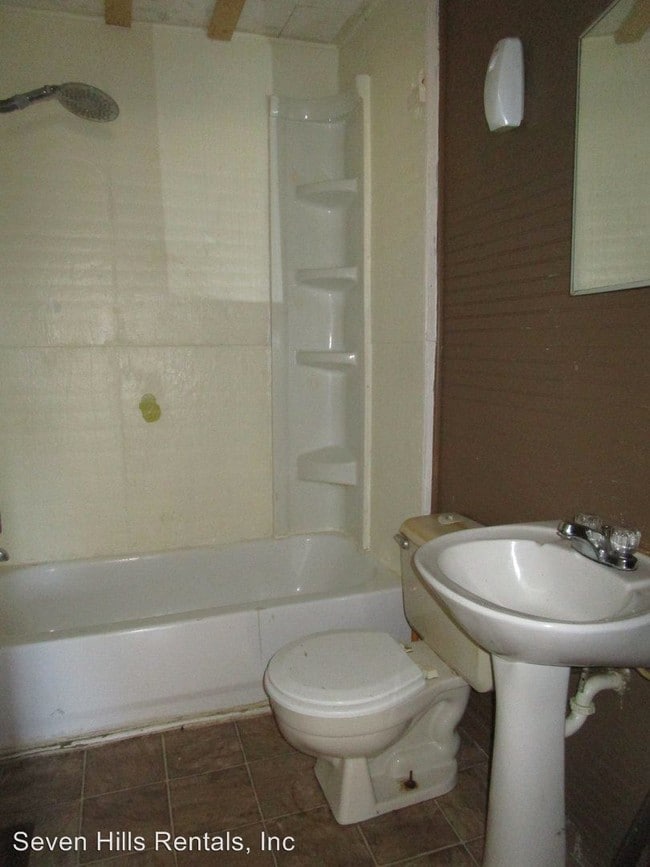 Building Photo - 3 br, 1 bath House - 756 Old Summerville Road