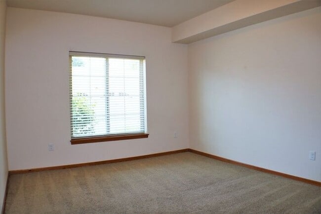 Building Photo - $1,305 | 2 Bedroom, 2 Bathroom | PET Frien...