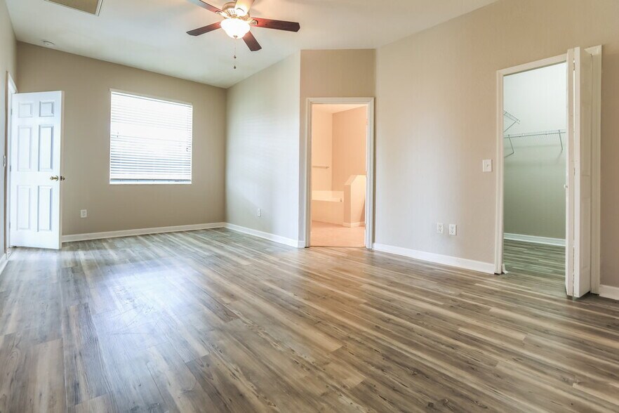 Building Photo - 15385 Lakeland Cir