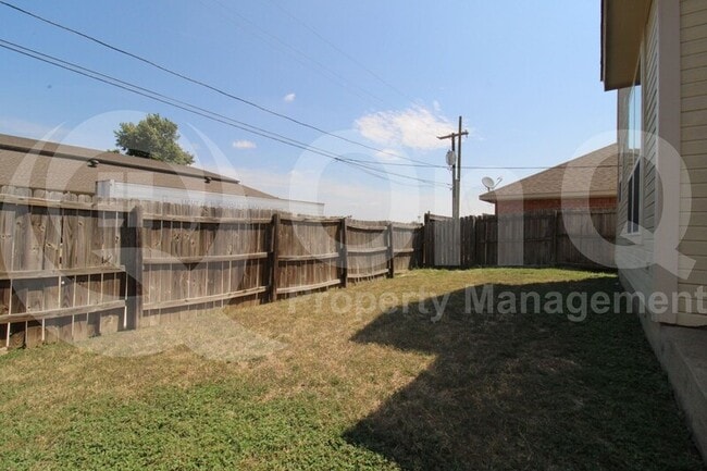 Building Photo - 2320 Hunters Run Dr