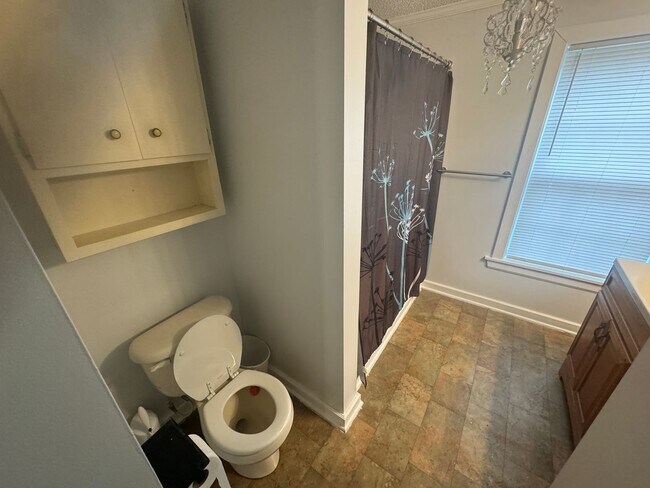 Building Photo - 5112 Kraft St