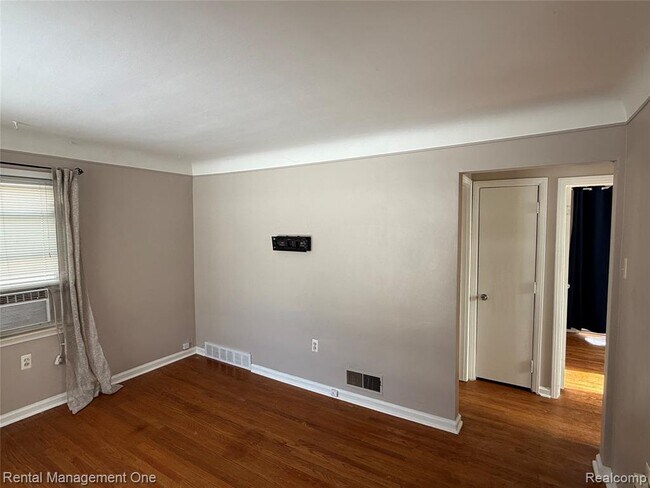 Building Photo - 12050 Cavell St