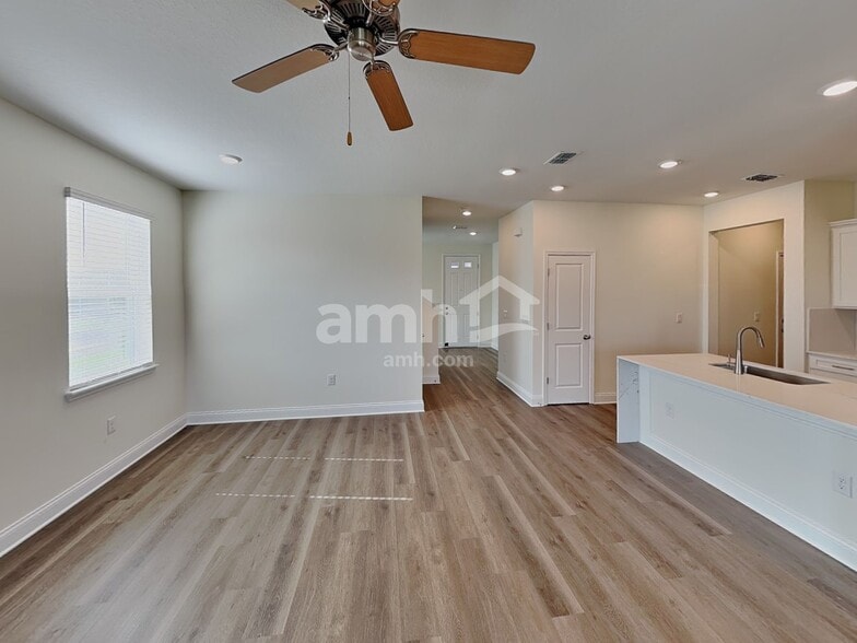 Building Photo - 3728 Ctr Cv Ln