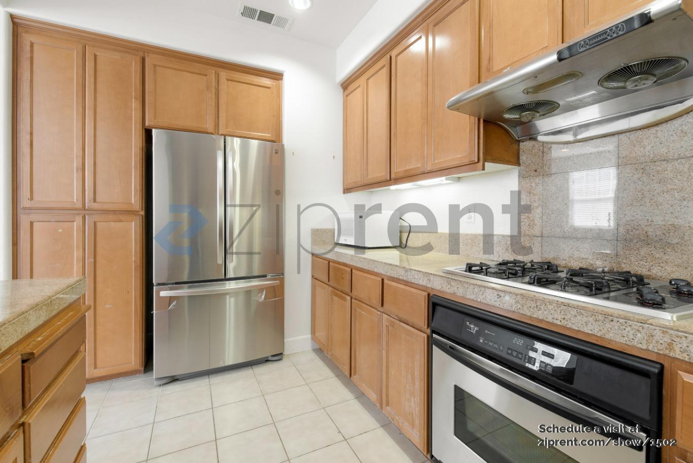 Building Photo - 400 Live Oak Way