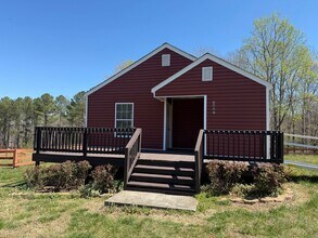 Building Photo - FOR RENT YADKINVILLE