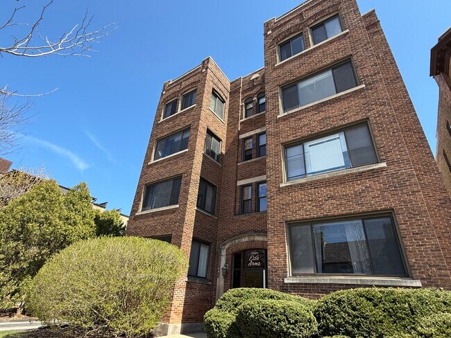 Building Photo - 2564 Lake