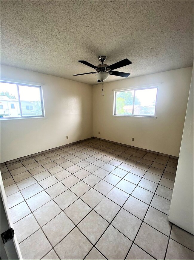 Building Photo - Large 4 Bedroom home with Garage and Enclosed backyard