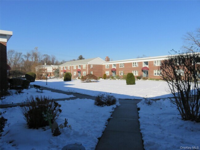 Building Photo - 7 Winchester Ave